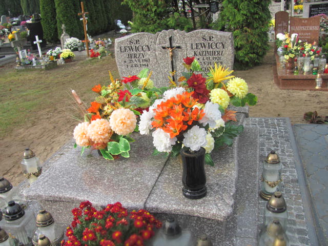 Grób Jerzy Lewicki